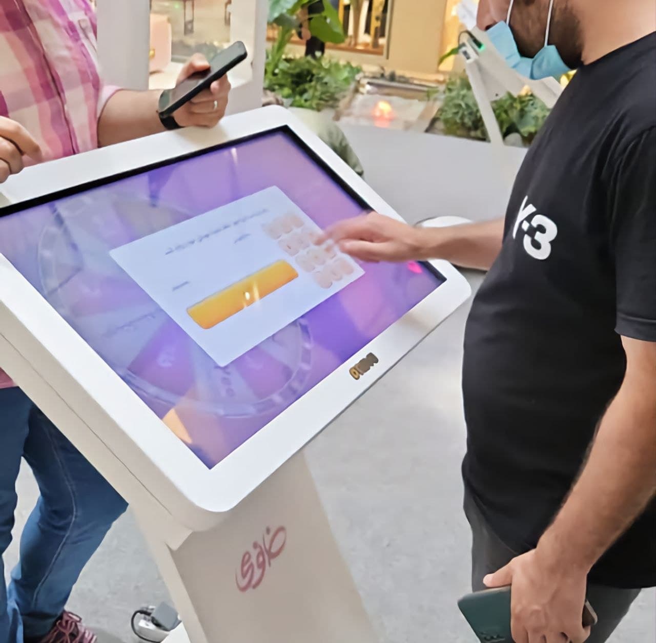 Khanoumi interactive kiosk used by a campaign participant